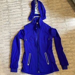 Women lululemon raincoat